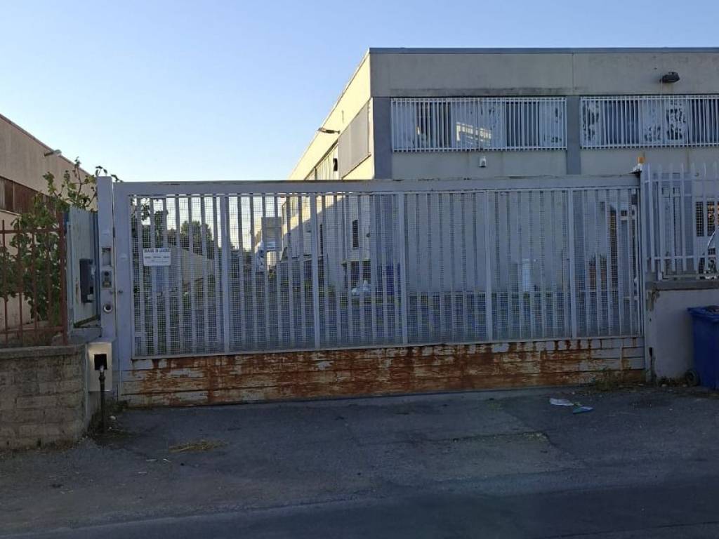 locale commerciale in affitto ad Albano Laziale in zona Pavona