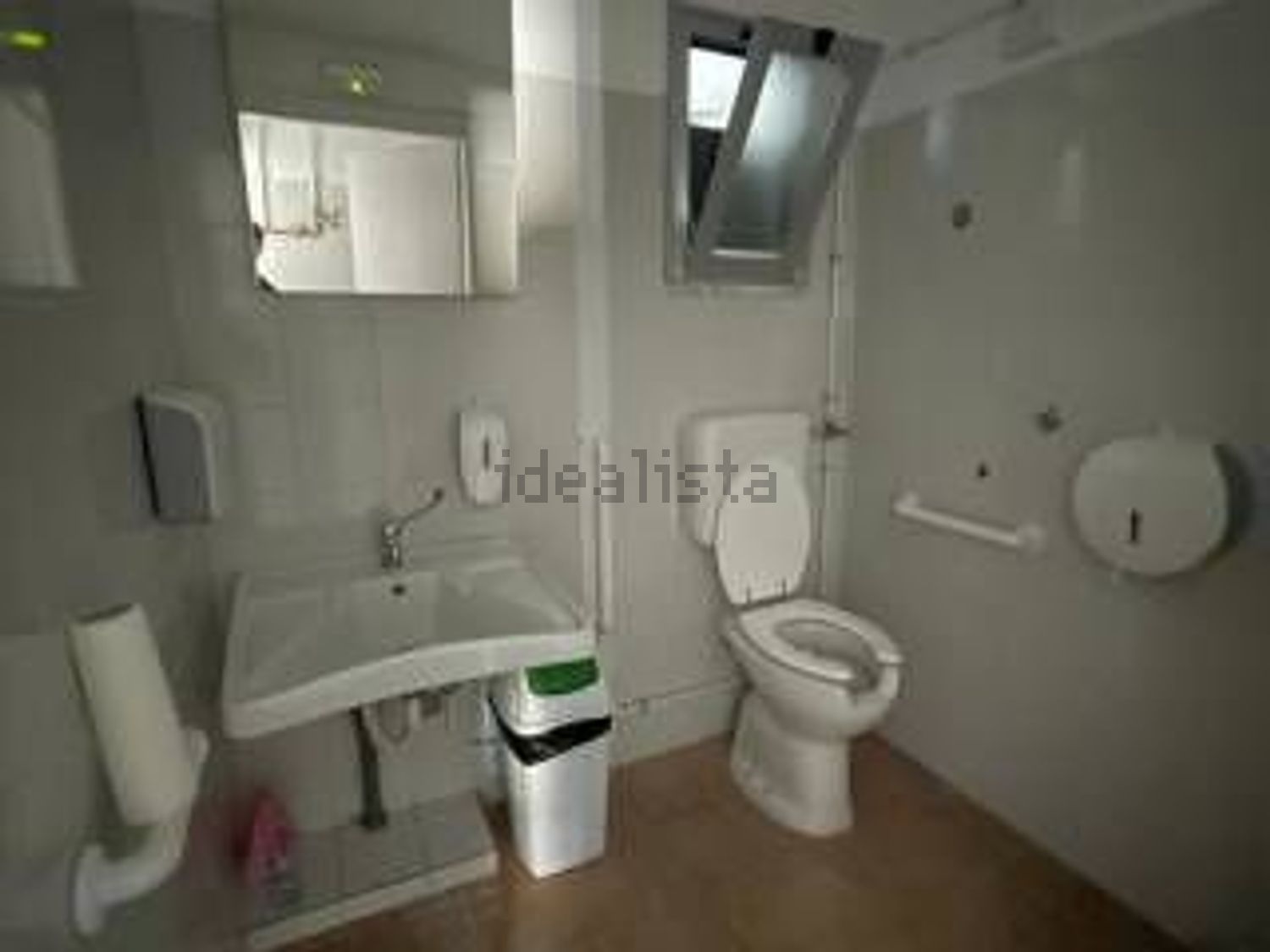 locale commerciale in affitto ad Albano Laziale