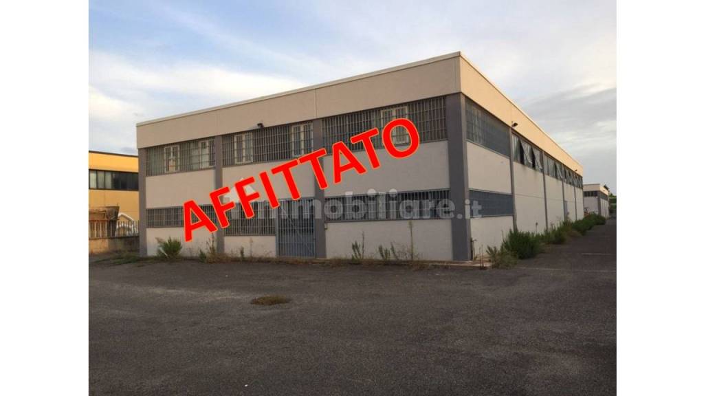 locale commerciale in affitto ad Albano Laziale in zona Pavona