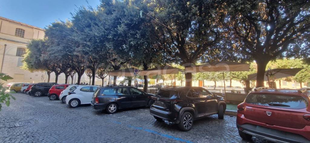 negozio in affitto ad Albano Laziale