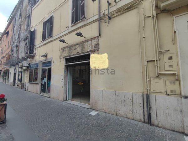 locale commerciale in affitto ad Albano Laziale