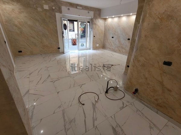 locale commerciale in affitto ad Albano Laziale