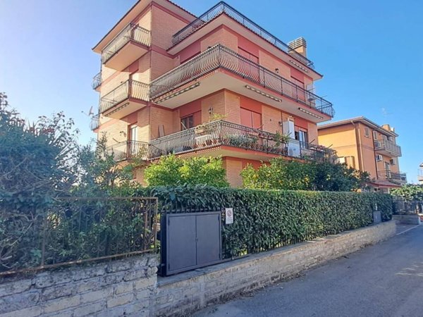 appartamento in affitto ad Albano Laziale in zona Marfoli