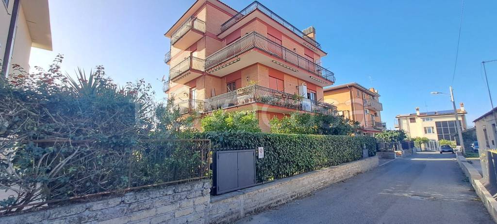appartamento in affitto ad Albano Laziale in zona Marfoli