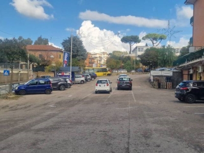 negozio in affitto ad Albano Laziale in zona Cecchina
