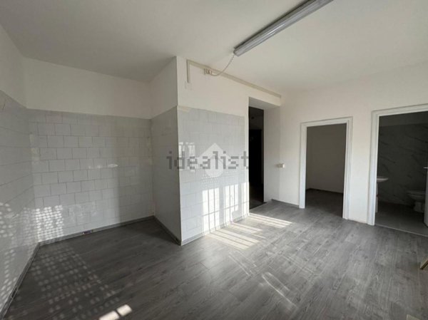 negozio in affitto ad Albano Laziale in zona Cecchina