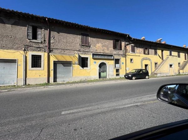 locale commerciale in affitto ad Albano Laziale in zona Cecchina