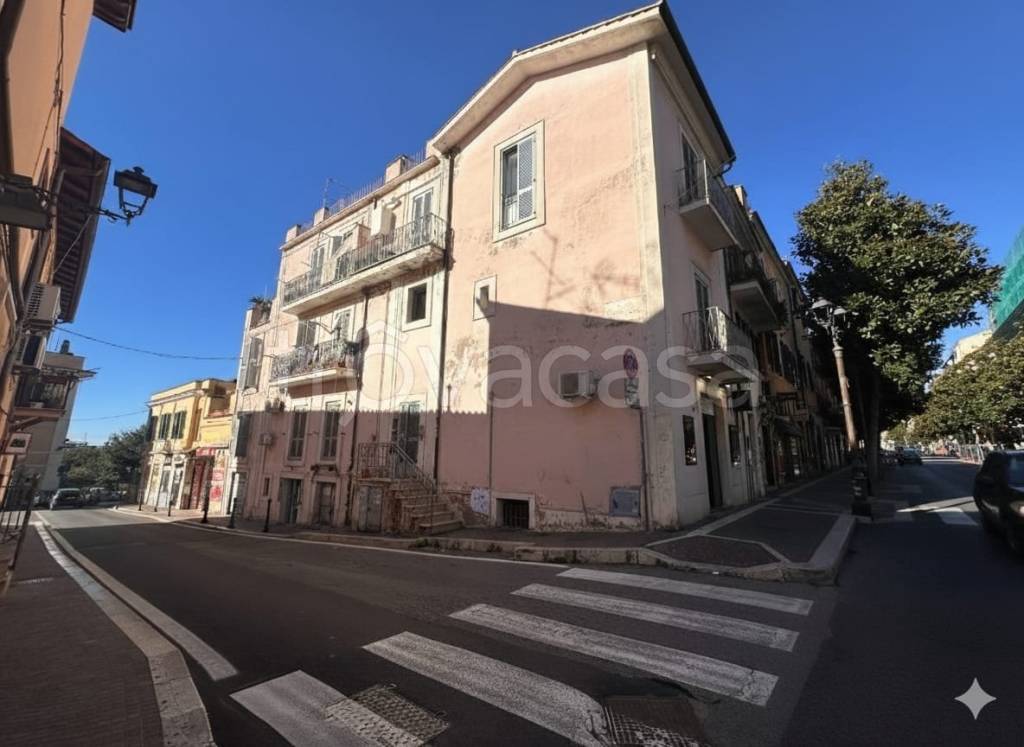 negozio in affitto ad Albano Laziale