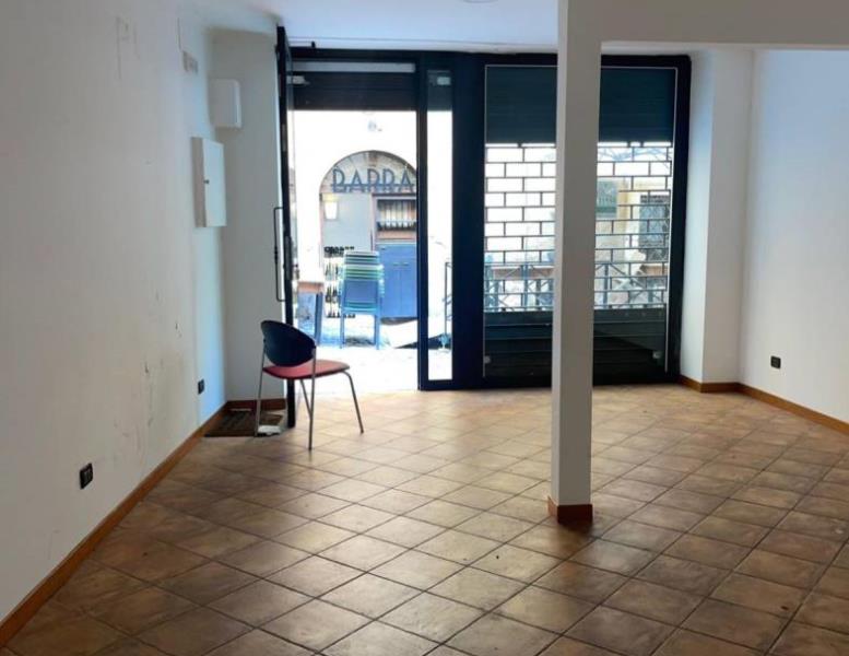 locale commerciale in affitto ad Albano Laziale