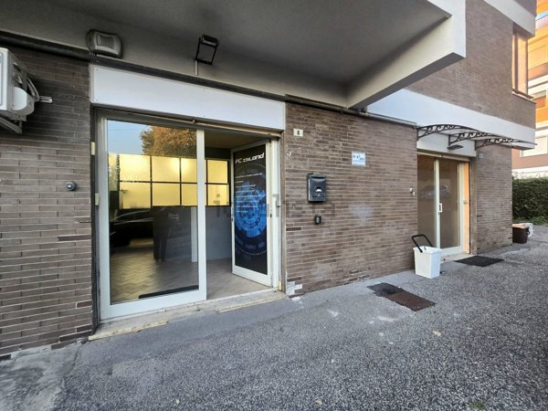 ufficio in affitto ad Albano Laziale in zona Cecchina