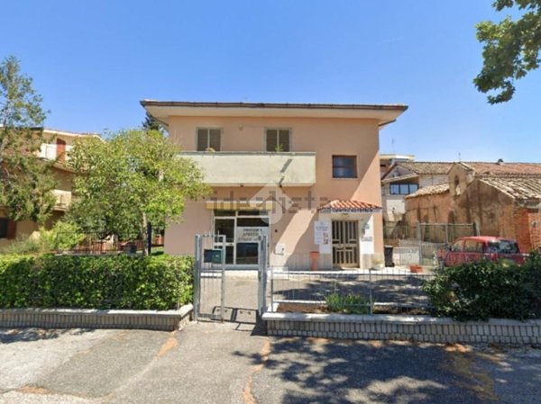 locale commerciale in affitto ad Albano Laziale in zona Marfoli