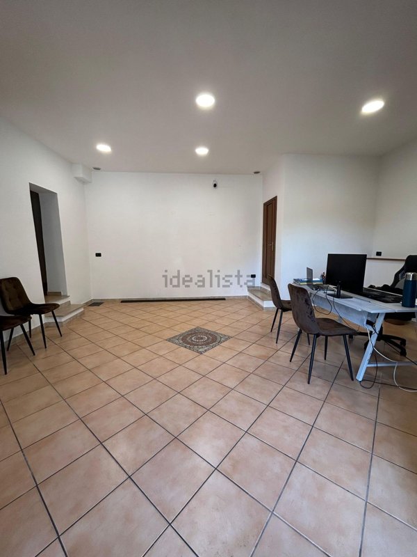 ufficio in affitto ad Albano Laziale in zona Cecchina