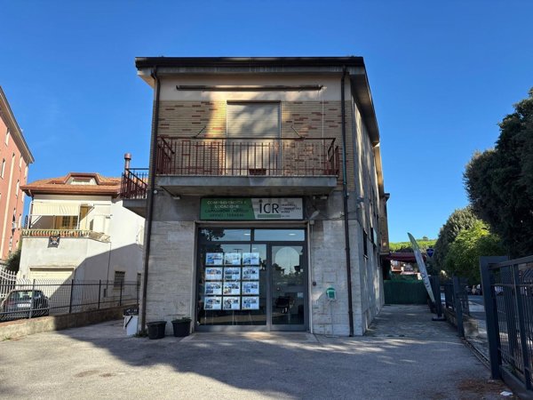 locale commerciale in affitto ad Albano Laziale