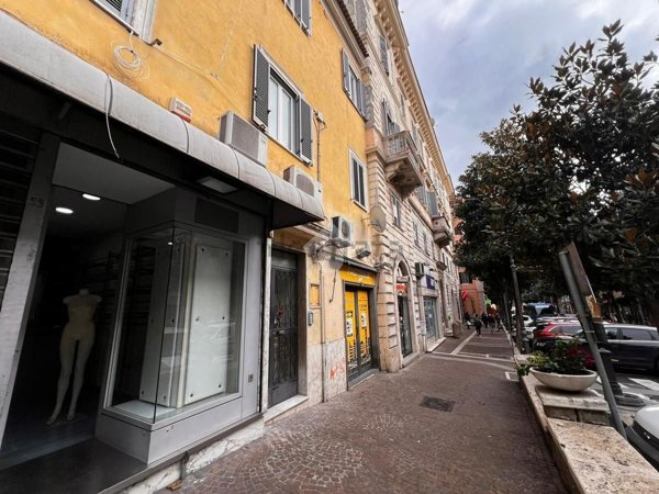 negozio in affitto ad Albano Laziale