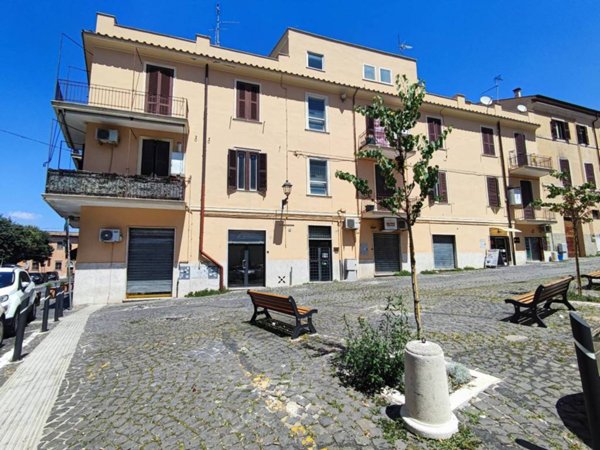 negozio in affitto ad Albano Laziale