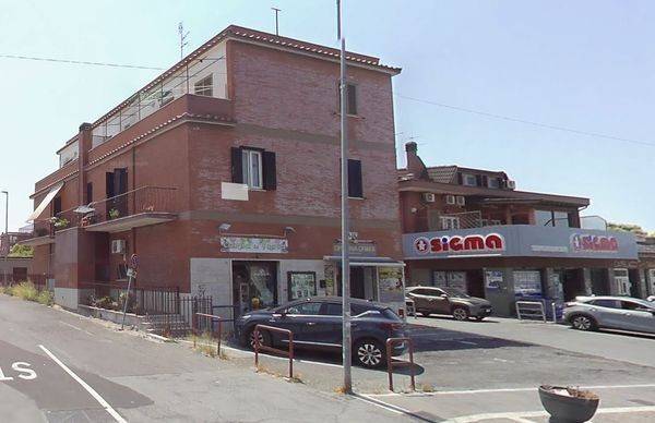 negozio in affitto ad Albano Laziale in zona Pavona