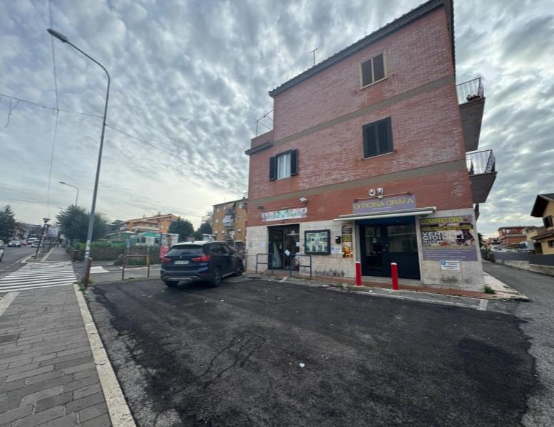 locale commerciale in affitto ad Albano Laziale in zona Pavona