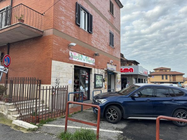 locale commerciale in affitto ad Albano Laziale in zona Pavona