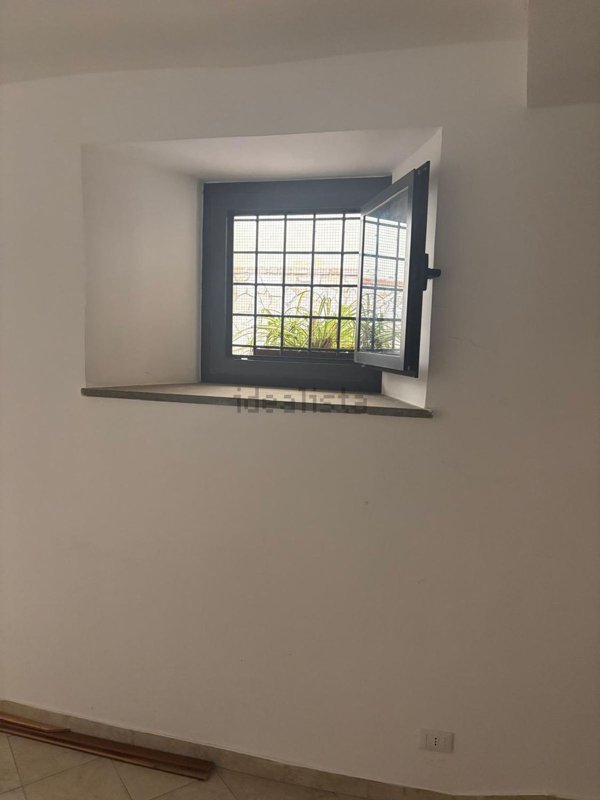 locale commerciale in affitto ad Albano Laziale