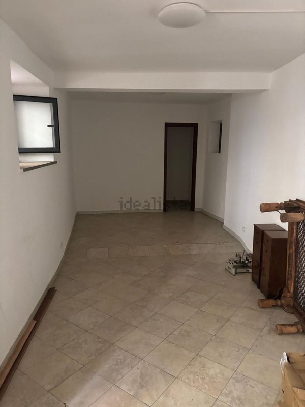 locale commerciale in affitto ad Albano Laziale