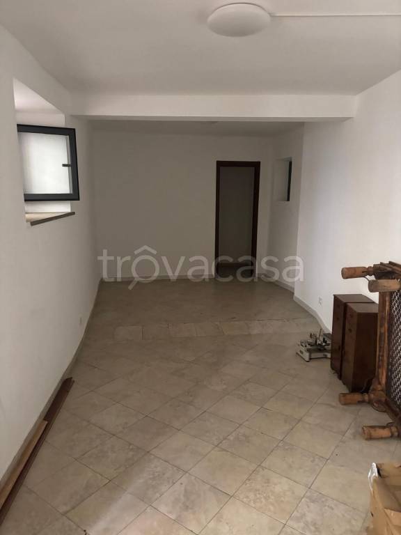 negozio in affitto ad Albano Laziale