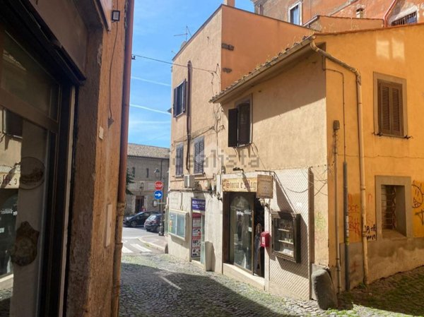 locale commerciale in affitto ad Albano Laziale