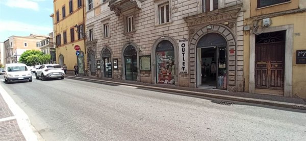 locale commerciale in affitto ad Albano Laziale