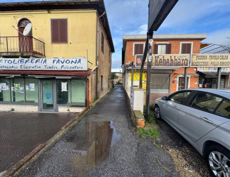 locale commerciale in affitto ad Albano Laziale in zona Pavona