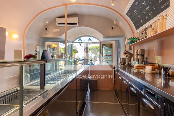 locale commerciale in affitto ad Albano Laziale