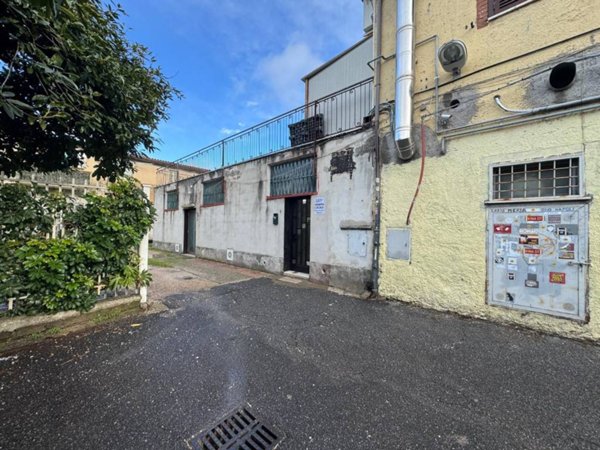 negozio in affitto ad Albano Laziale in zona Pavona