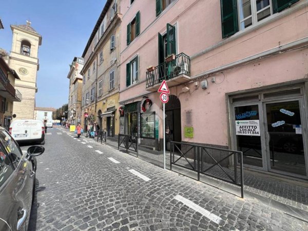 negozio in affitto ad Albano Laziale