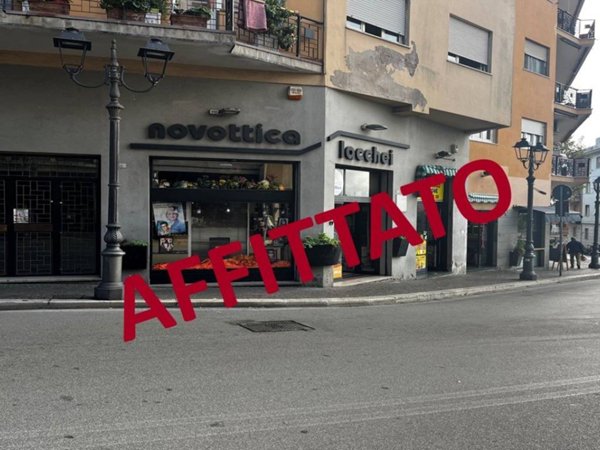negozio in affitto ad Albano Laziale