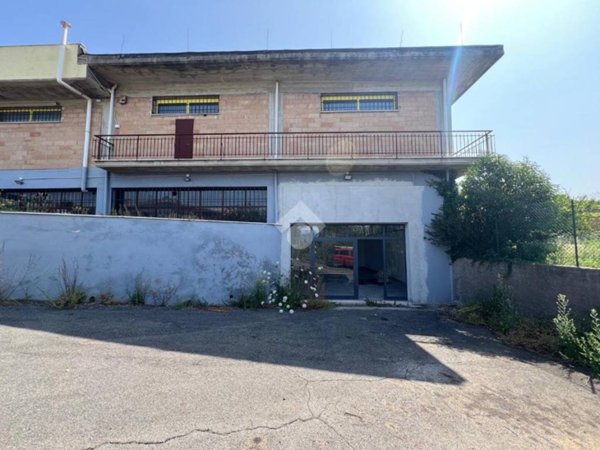negozio in affitto ad Albano Laziale in zona Pavona