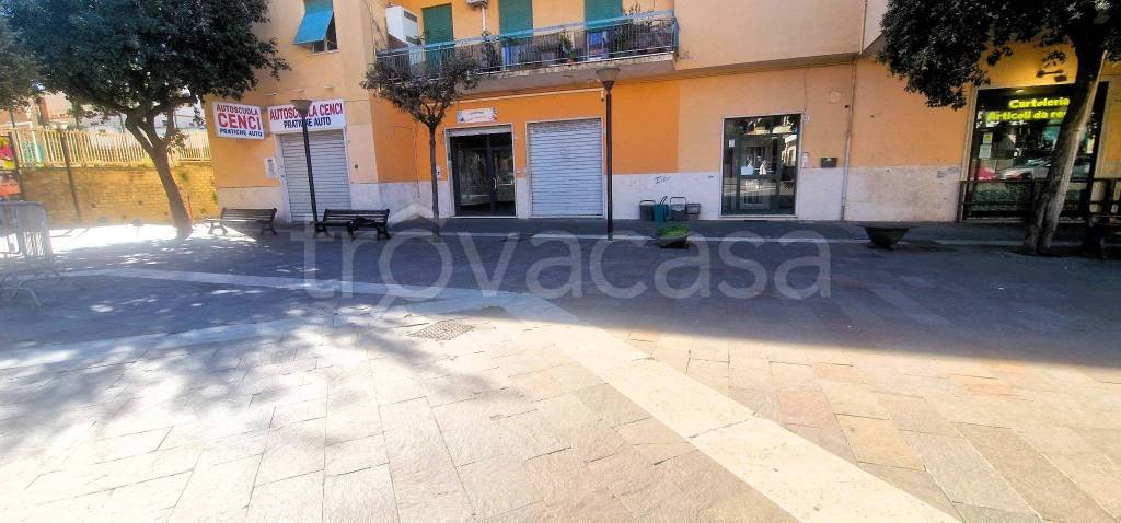 negozio in affitto ad Albano Laziale in zona Cecchina