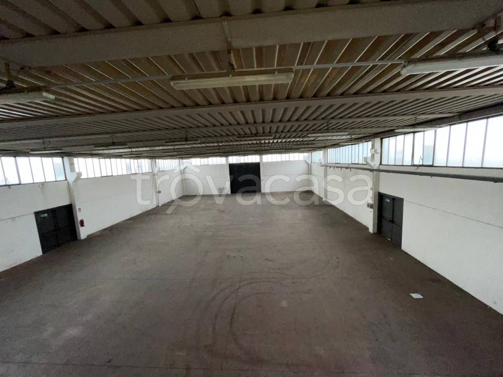 locale commerciale in affitto ad Albano Laziale in zona Pavona