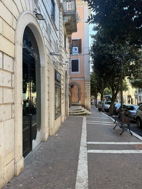 locale commerciale in affitto ad Albano Laziale