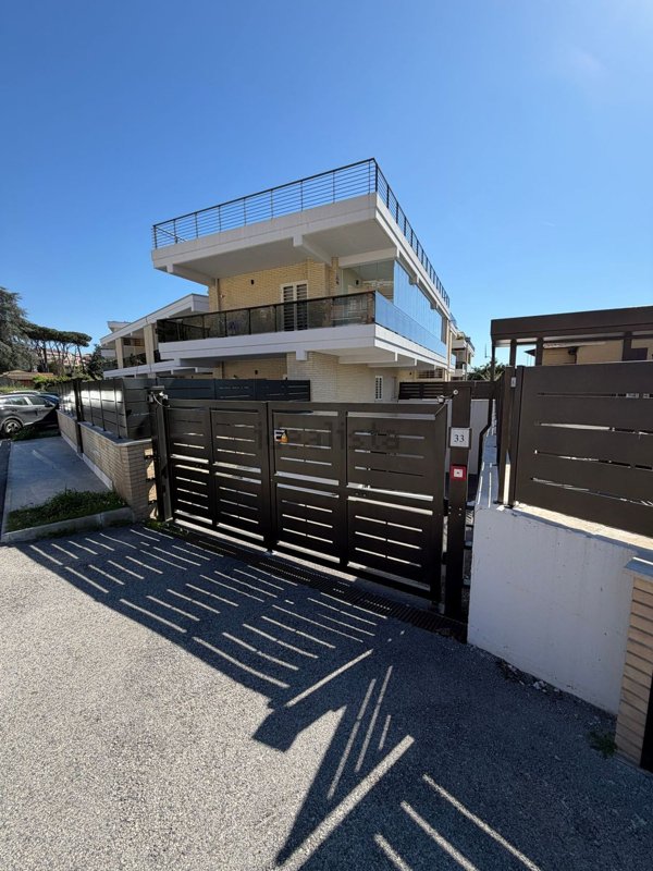 locale di sgombero in affitto ad Albano Laziale