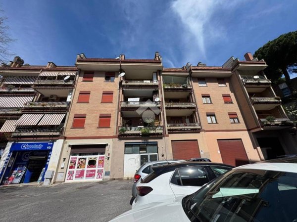 negozio in affitto ad Albano Laziale in zona Pavona