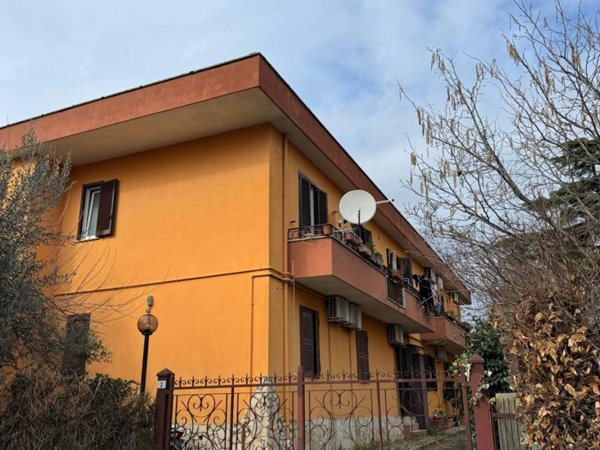 appartamento in affitto ad Albano Laziale in zona Pavona
