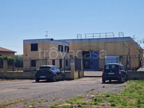 negozio in affitto ad Albano Laziale in zona Cecchina