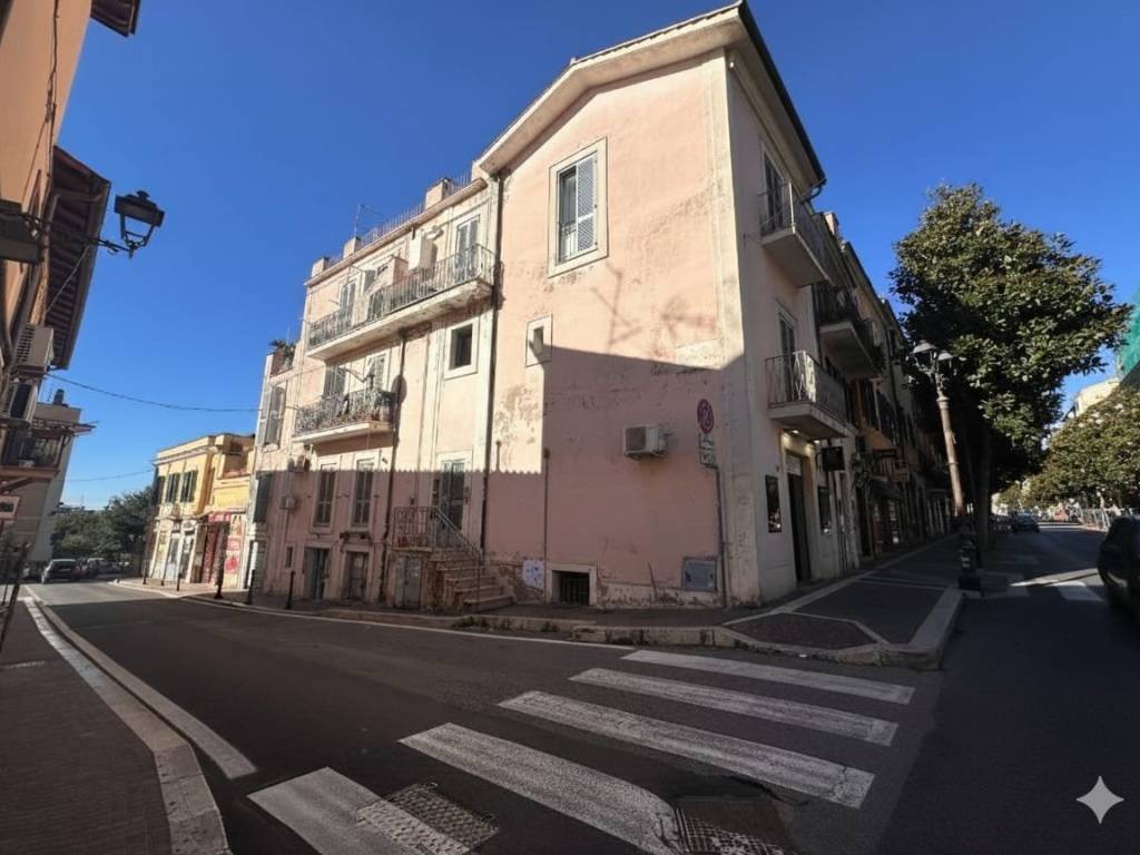 negozio in affitto ad Albano Laziale