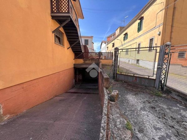 locale commerciale in affitto ad Albano Laziale in zona Pavona