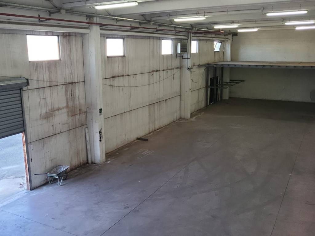 locale commerciale in affitto ad Albano Laziale in zona Pavona