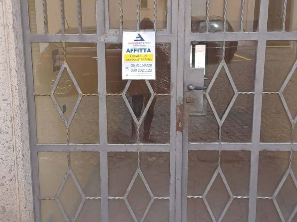locale commerciale in affitto ad Albano Laziale