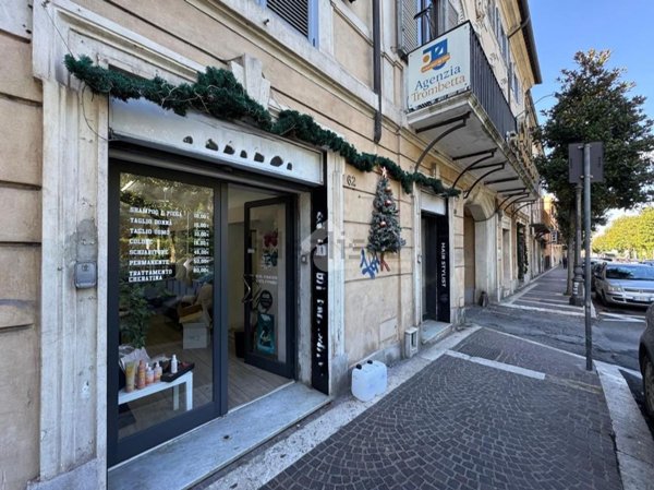 locale commerciale in affitto ad Albano Laziale