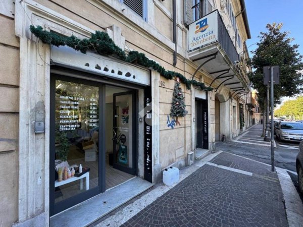 locale commerciale in affitto ad Albano Laziale in zona Pavona