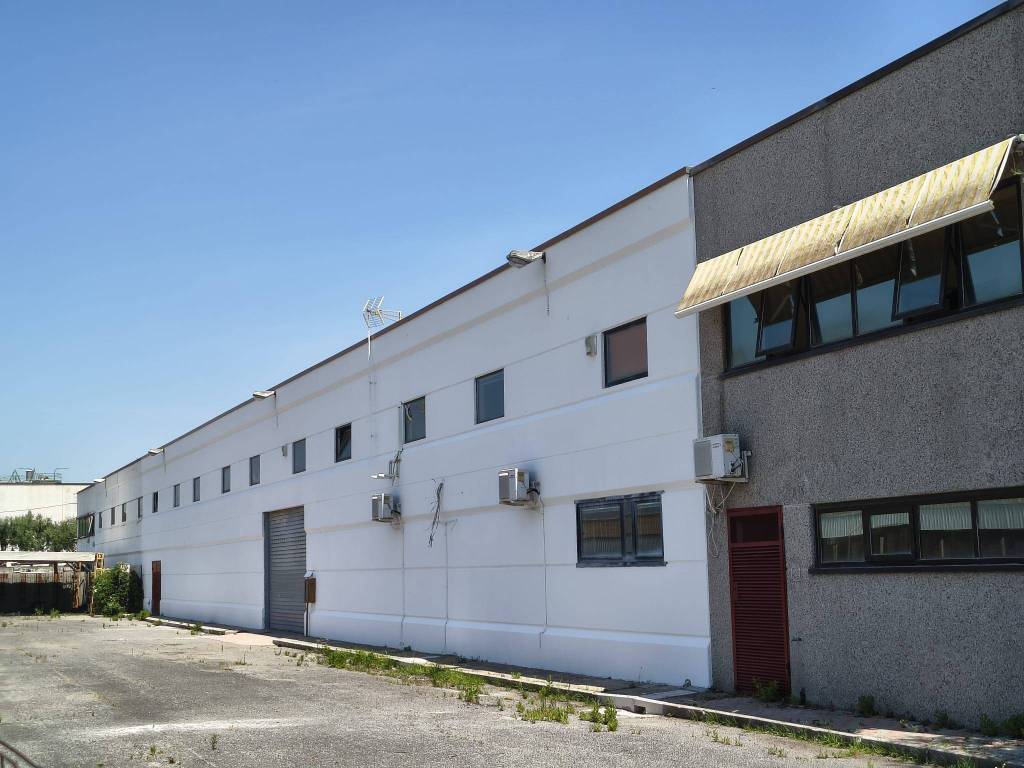 locale commerciale in affitto ad Albano Laziale in zona Pavona