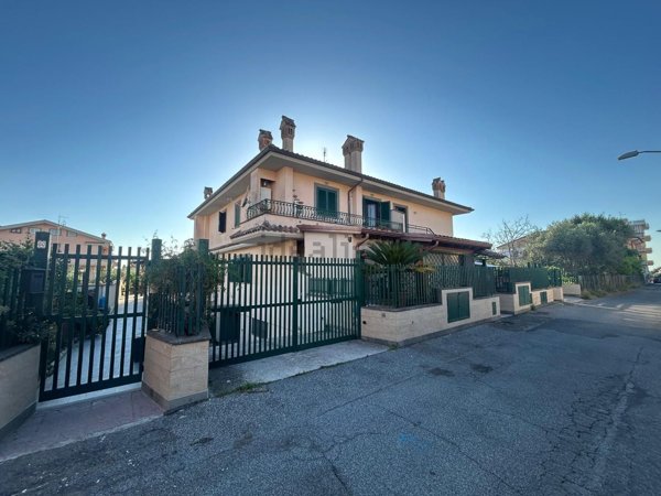 appartamento in affitto ad Albano Laziale in zona Pavona
