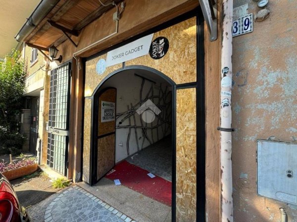 negozio in affitto ad Albano Laziale in zona Pavona