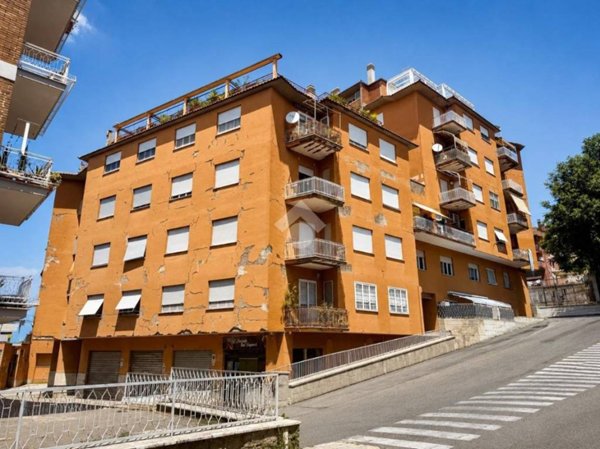 appartamento in affitto ad Albano Laziale in zona Pavona